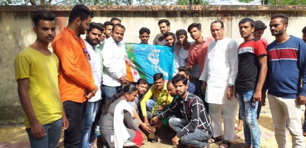 पौधारोपण कर हम प्रकृति के कर्ज को चुका सकते है:डागा एनएसयूआई ने गल्र्स कॉलेज में किया पौधारोपण - एनएसयूआई न्यूज़